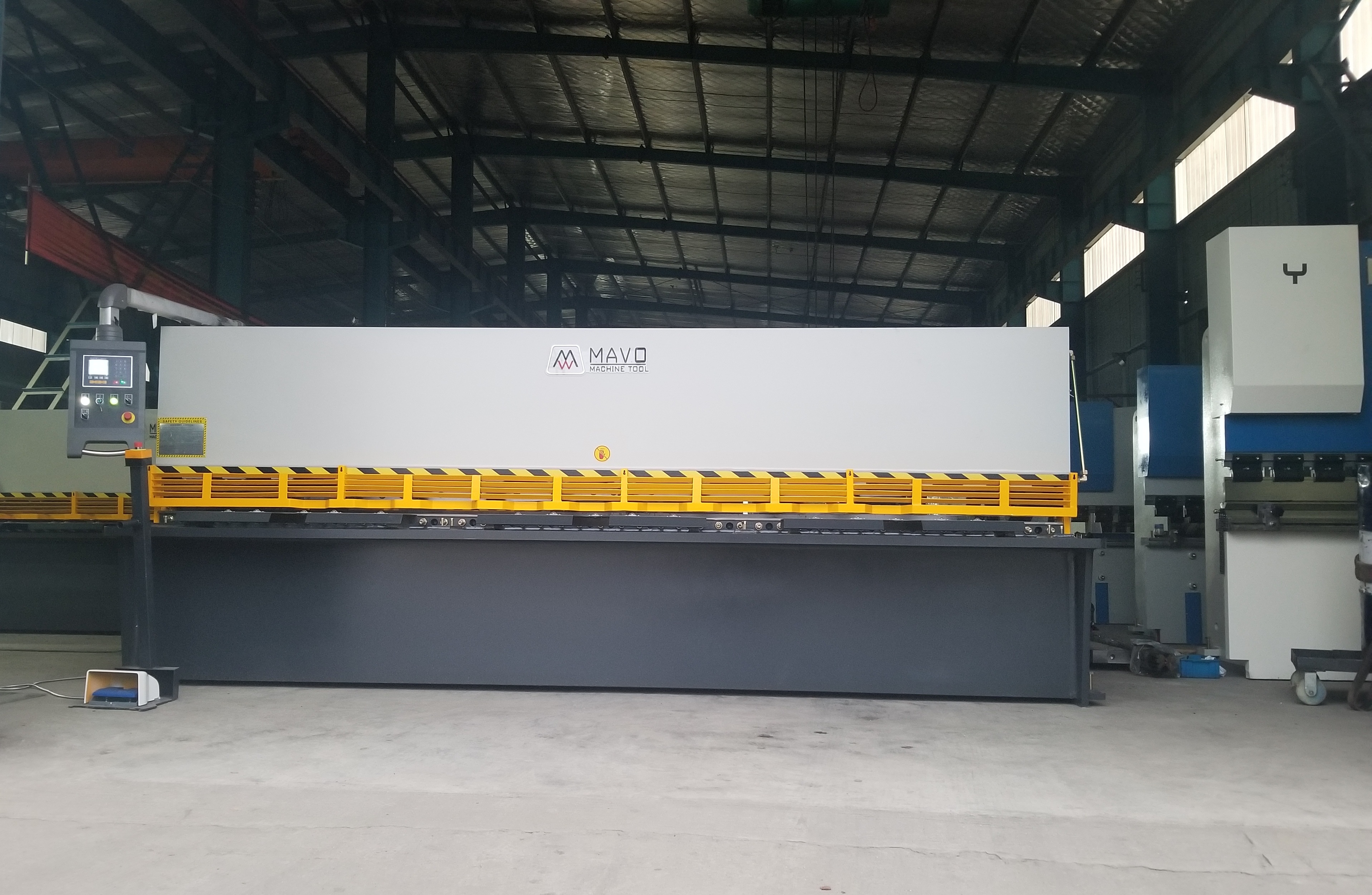 QC12K 摆式剪板机